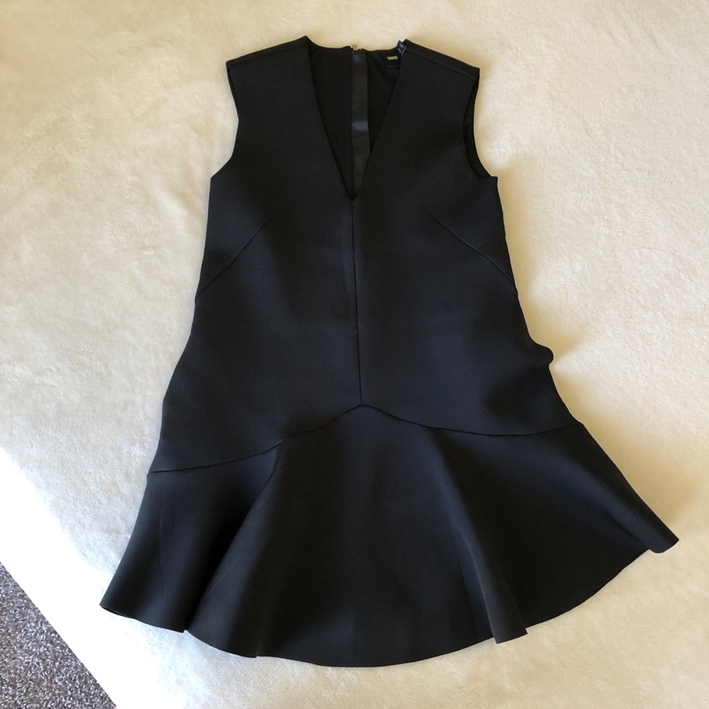 Vneck peplum black dress - Picture 2 of 5